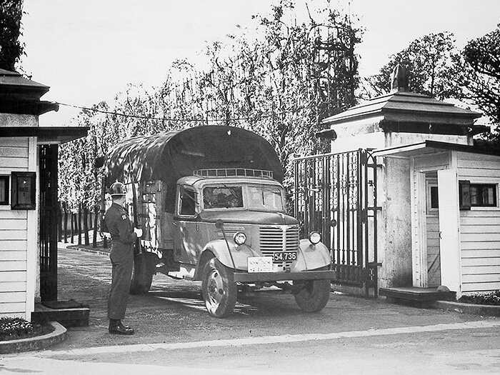Một chiếc xe tải vận tải Yamato khởi hành từ nơi Marshal MacArthur di nhà cái uy tín top1cacuoc (nay là Đại sứ quán Hoa Kỳ). Nhân viên phụ trách tại thời điểm gặp chính Thống chế và nhớ lại: "Vợ tôi là một người tốt bụng."
